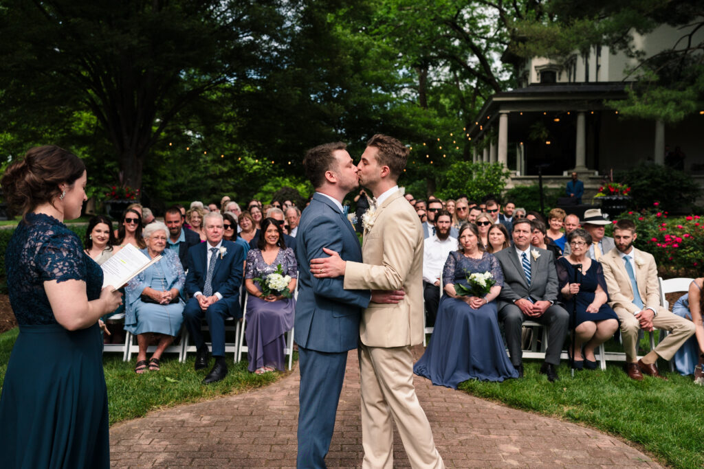 Intimate Louisville Kentucky outdoor Wedding Peterson-Dumesnil House