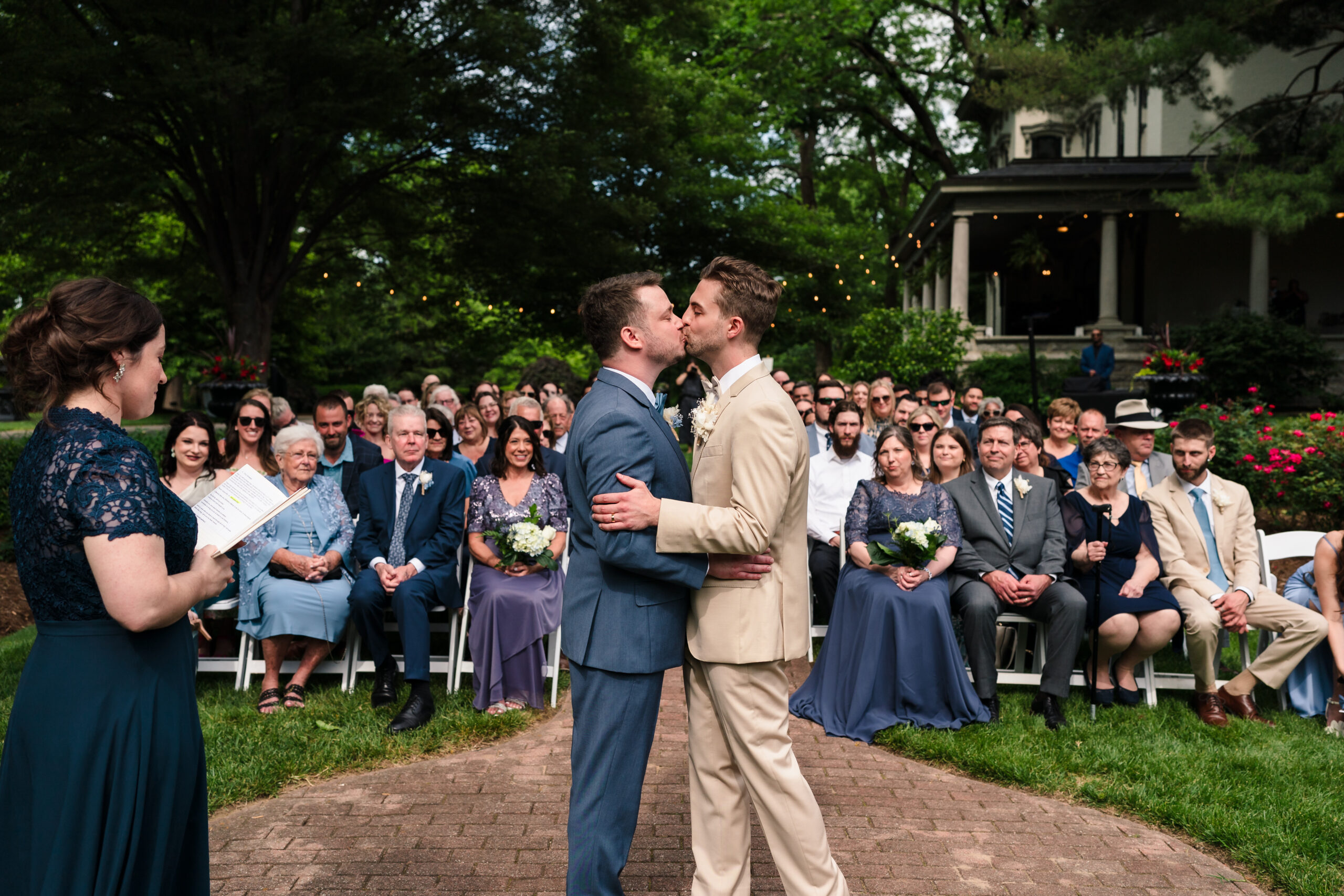 Intimate Louisville Kentucky outdoor Wedding Peterson-Dumesnil House